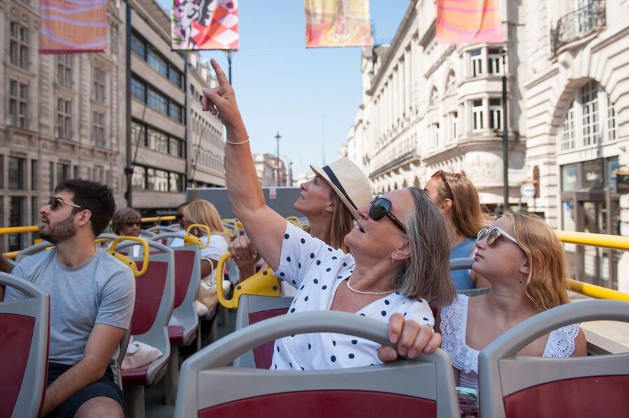 London: Tootbus Hop-on Hop-off with optional River Cruise - Taking the Thames cruise from Westminster to Tower Pier
