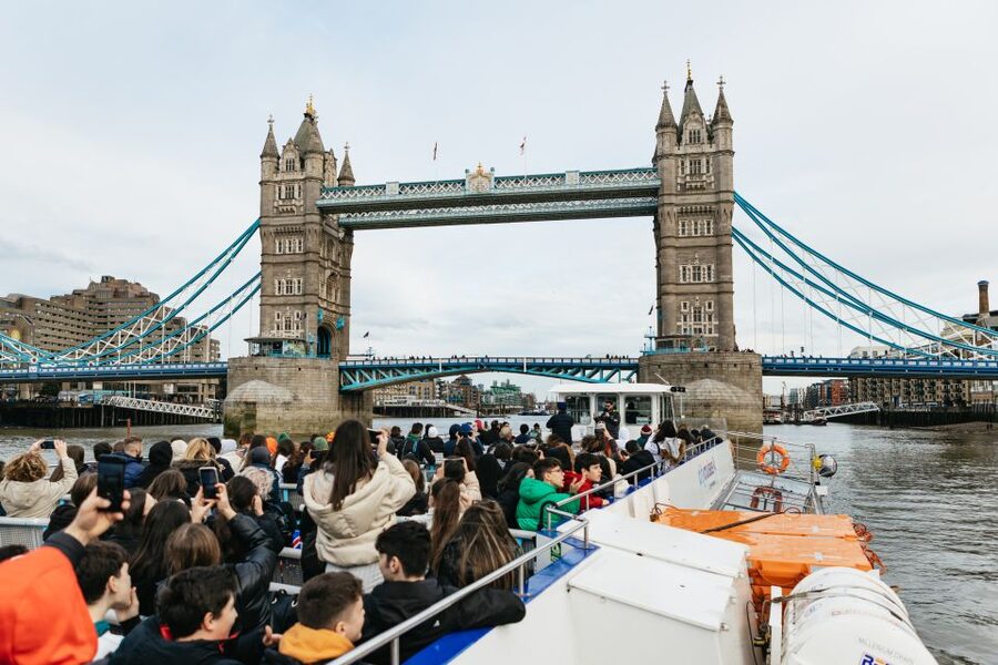London: Tootbus Must-See Hop-On Hop-Off Bus Tour with Cruise - The Blue Route: A Wider Look at London