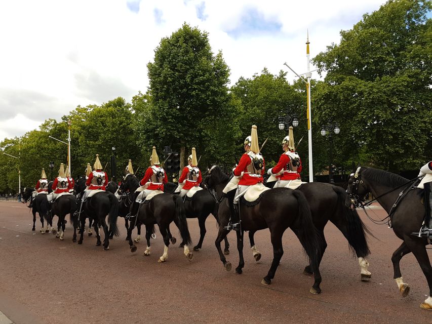 London: Top 30 Sights Tour and Sherlock Holmes Museum - A fast start outside the Ritz London