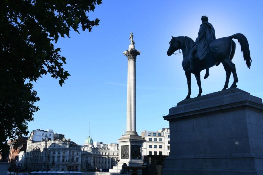 London: Top 30 Sights Walking Tour and Tower Bridge Exhibit - A big London day, from royal gates to Victorian machinery