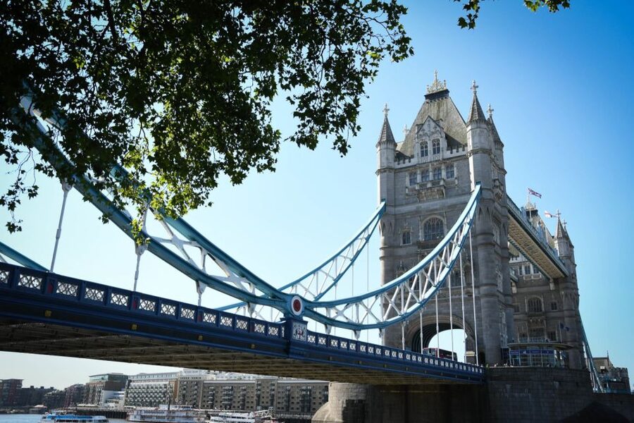 London: Top 30 Sights Walking Tour and Tower Bridge Exhibit - St Paul’s Cathedral and the route toward Borough Market