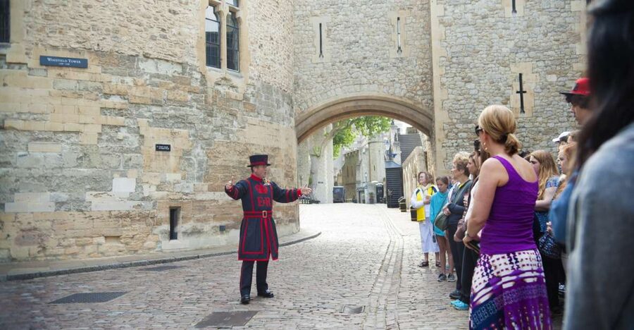 London: Tower of London & Changing of the Guard Experience - Who should book this experience?