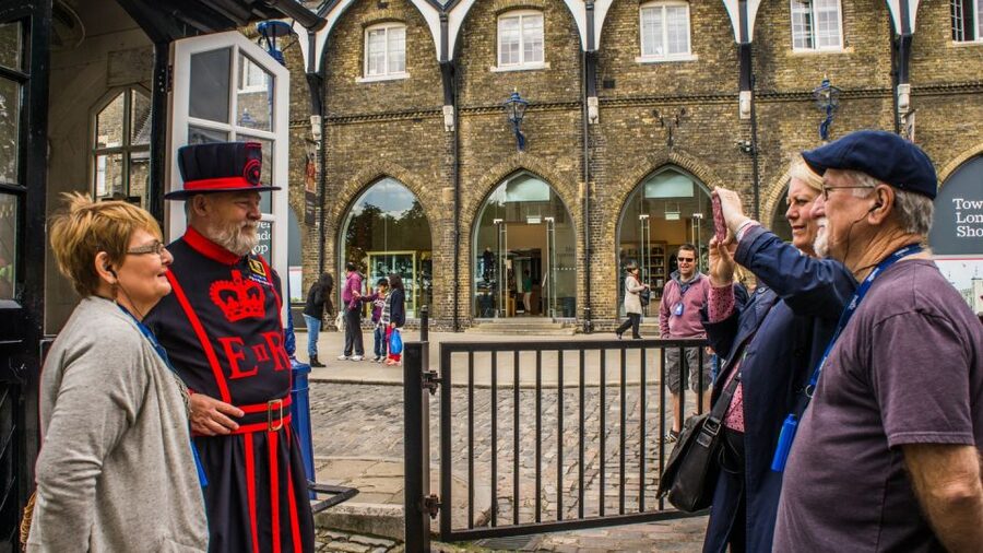London: Tower of London & Changing of the Guard Experience - A 30-minute Thames ride between two royal highlights