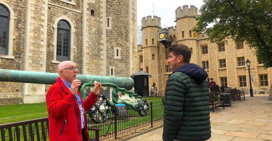 London: Tower of London Guided Tour with Boat Ride - Seeing London from the Thames