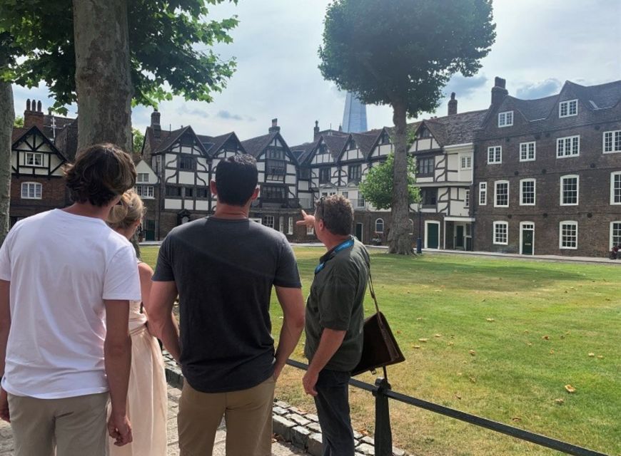 London: Tower of London Guided Tour with Boat Ride - The full-day Westminster version