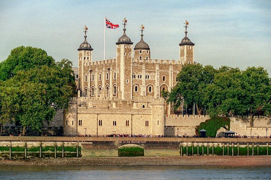London: Tower of London, Thames Boat & Changing of the Guard - Who should book this morning?