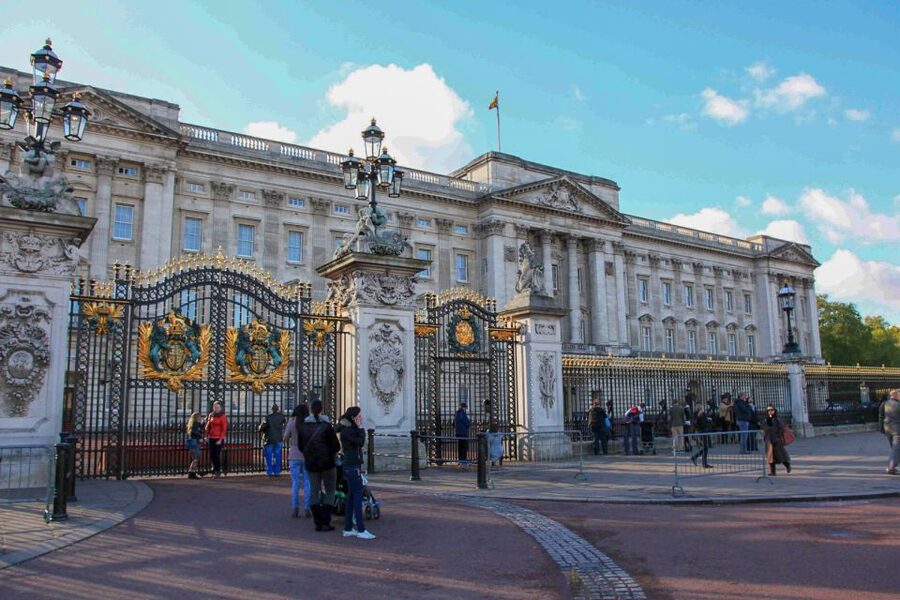 London: Tower of London, Thames Boat & Changing of the Guard - Why the early Tower entry matters