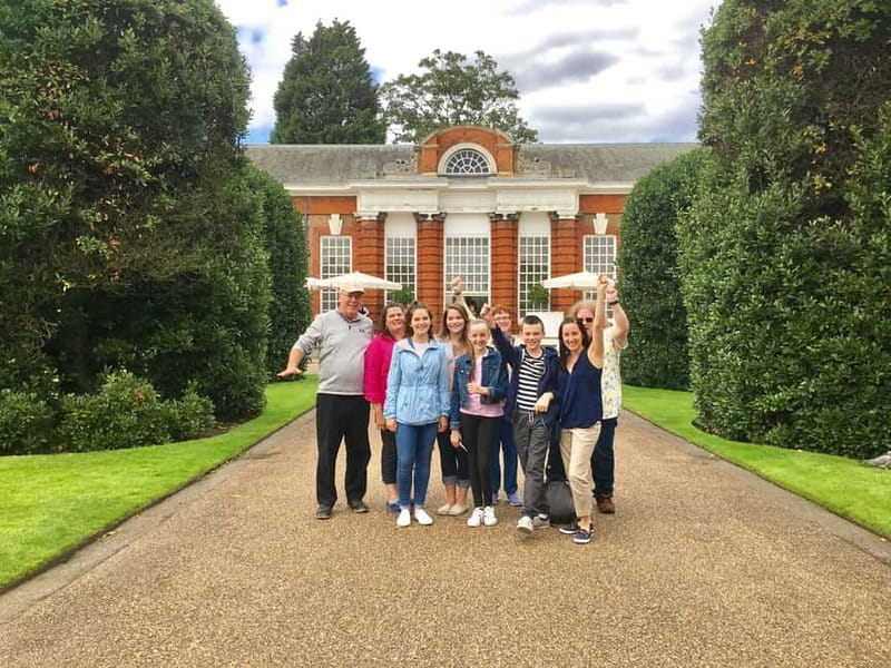 London: VIP Kensington Palace Gardens Tour & Royal High Tea - Meeting your guide at Hilton London Hyde Park