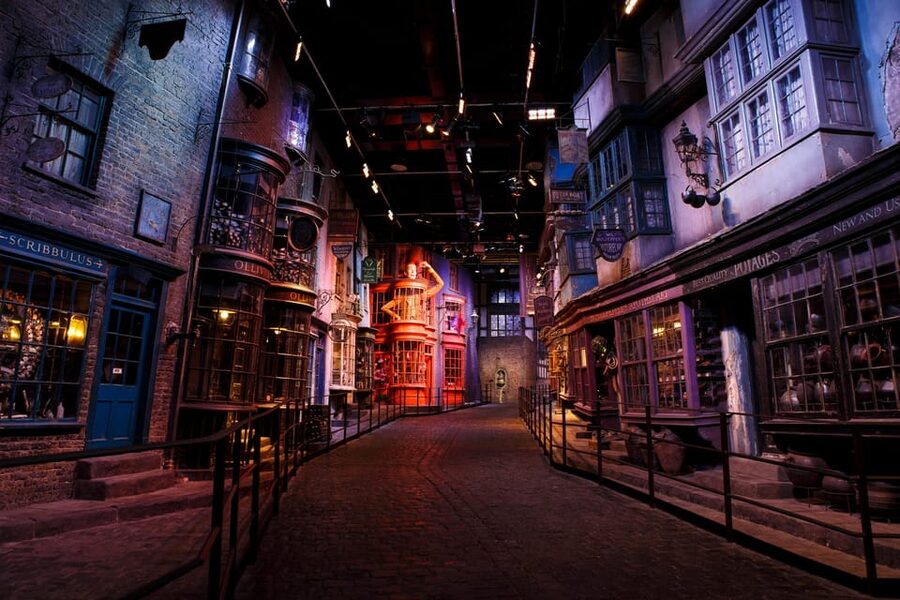 London: Warner Bros. Studio Harry Potter Tour with Transfers - Platform 9¾ and the Hogwarts Express