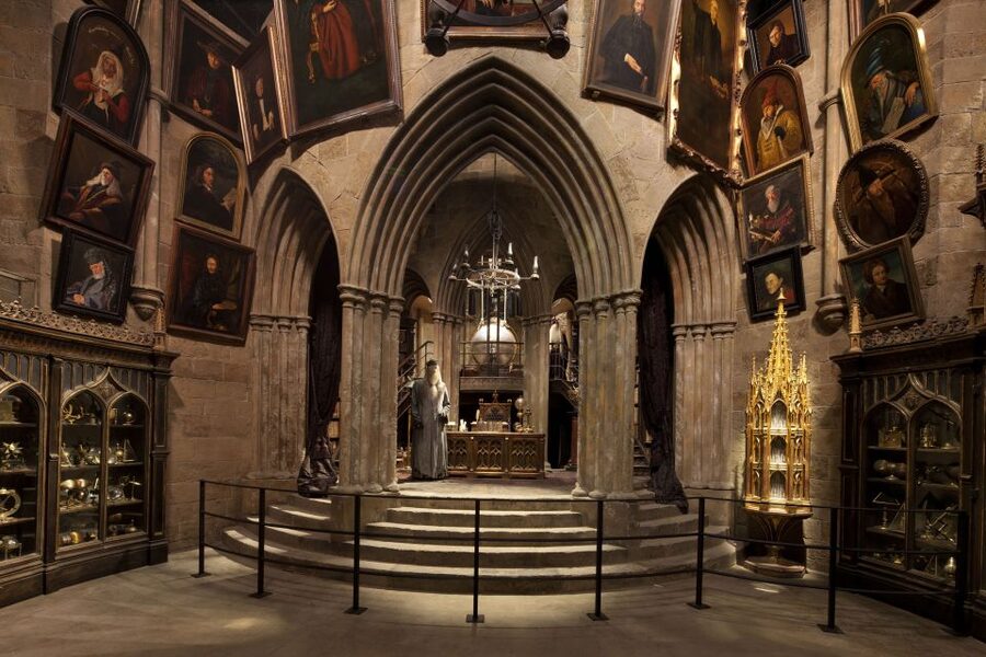 London: Warner Bros. Studio Tour with Return Transportation - Who should book this experience?