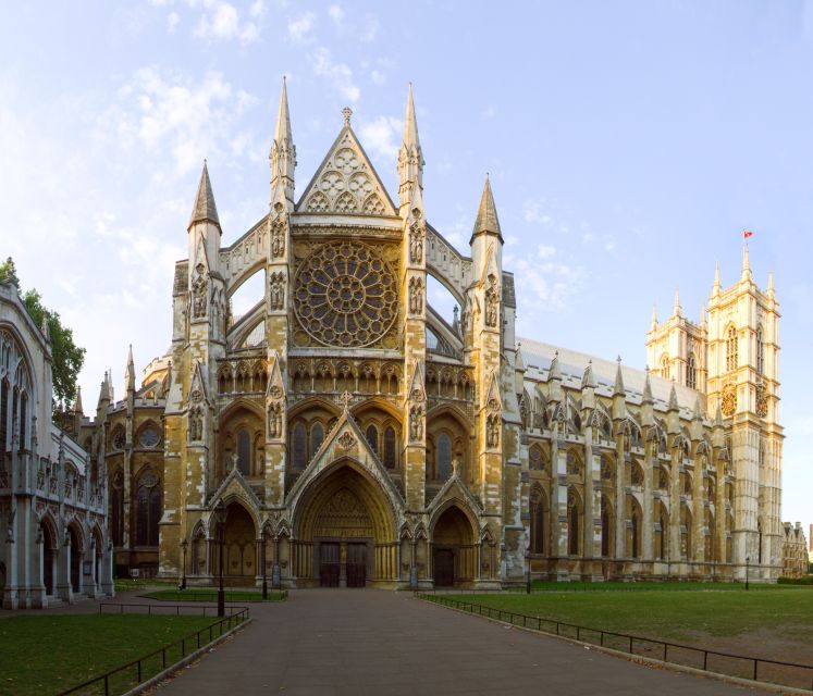 London: Westminster Abbey & Churchill War Rooms Walking Tour - A long morning in the heart of Westminster
