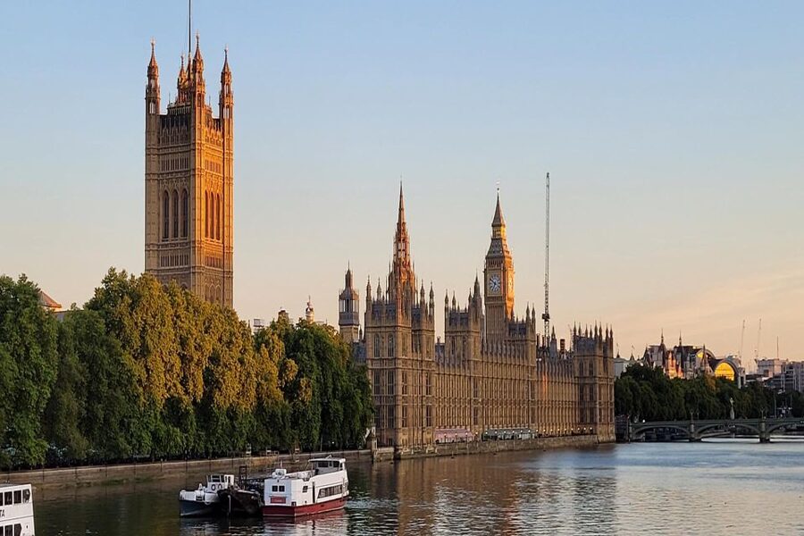 London Westminster Abbey French Tour with Fast-Track Tickets - Why Westminster Abbey makes this French tour worthwhile