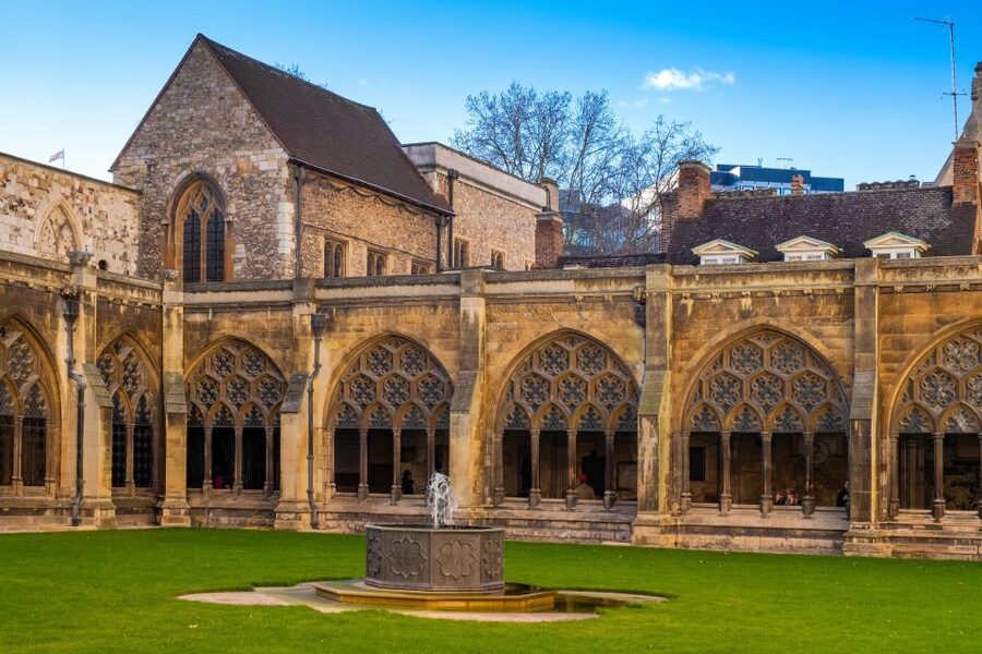 London Westminster Abbey French Tour with Fast-Track Tickets - Buckingham Palace without palace admission