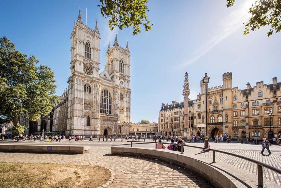 London: Westminster Abbey Guided Tour - Inside the Gothic church