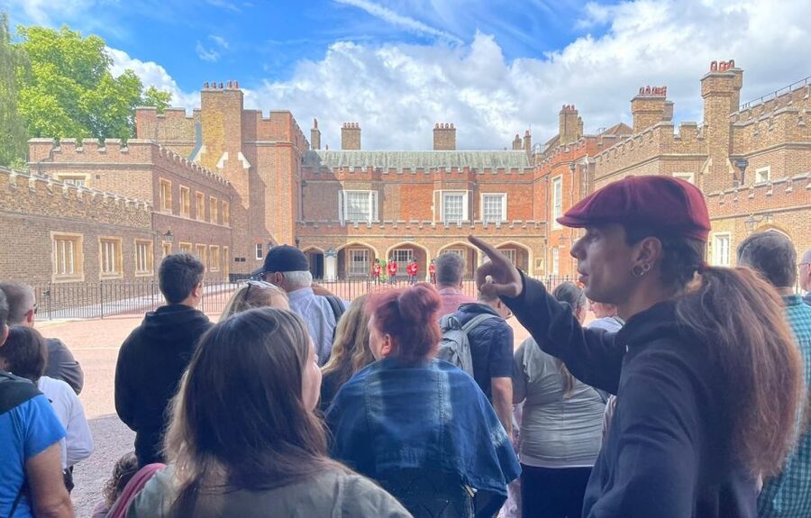 London: Westminster and Changing of the Guard Tour - Buckingham Palace and the opening royal view