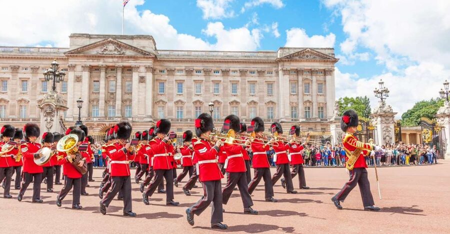 London: Westminster and Changing of the Guard Tour - Meeting at Green Park’s Diana fountain