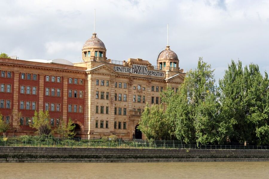 London: Westminster to Kew River Thames Cruise - Hammersmith, Barnes, and Chiswick on the upper Thames