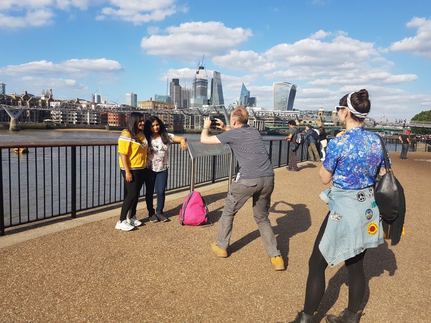 London: Westminster Walking Tour and Kensington Palace Visit - Trafalgar Square and Whitehall’s ceremonial streets