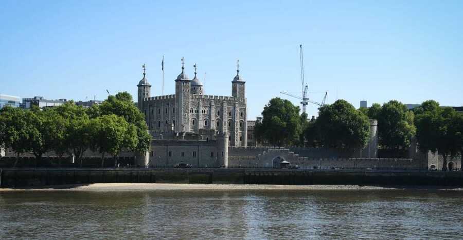 London: Westminster Walking Tour & The Tower of London Entry - Green Park and Buckingham Palace