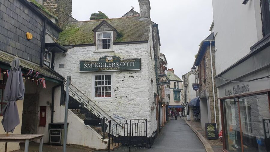 Looe: Beyond Paradise TV Locations Tour - Crossing Looe Bridge with the series in mind