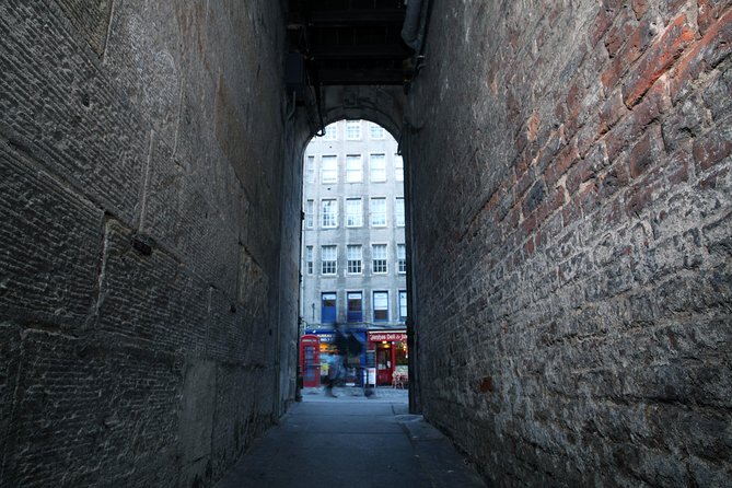 Multi-Sensory Small-Group Historic Vaults Tour in Edinburgh - Stories of crime, medicine, and Edinburgh’s darker side