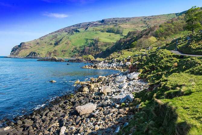 Northern Highlights Full-Day Guided Tour in Northern Ireland - Giant’s Causeway, the day’s essential stop