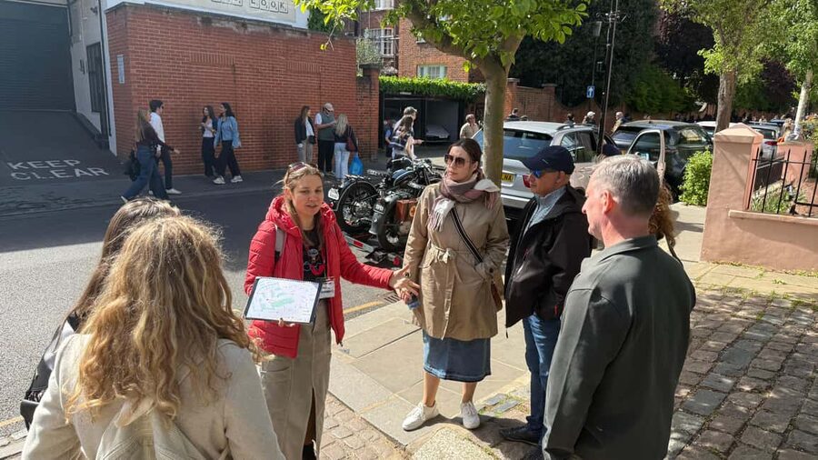 Notting Hill Walking Tour - Portobello Road, the beating center of the tour