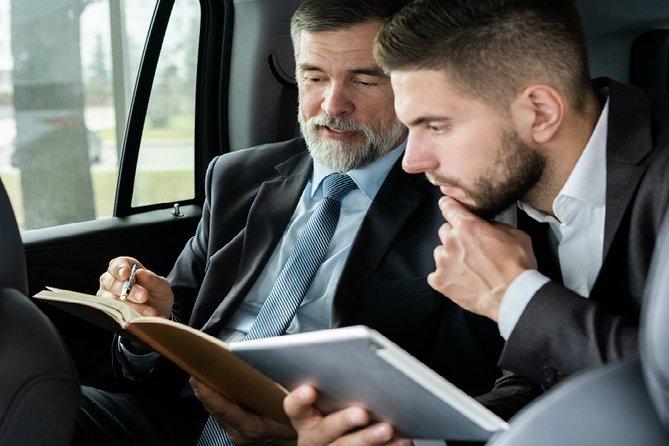 Nottinghamshire to London Heathrow Airport (LHR) Luxury Transfers - The driver service and communication