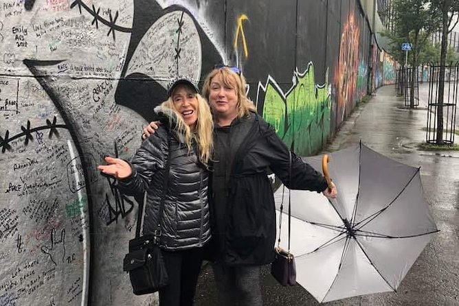 Official World Famous Belfast Taxi Tour ™ - Crossing the Peace Wall at Cupar Way