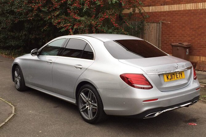 One Way Taxi Transfer from Gatwick Airport to London - A private road journey of 120 to 150 minutes