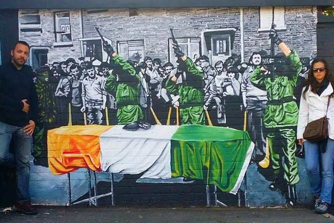Original Private Belfast Troubles and Peace Cab/Taxi Tour 2 Hours - Starting at Belfast City Hall