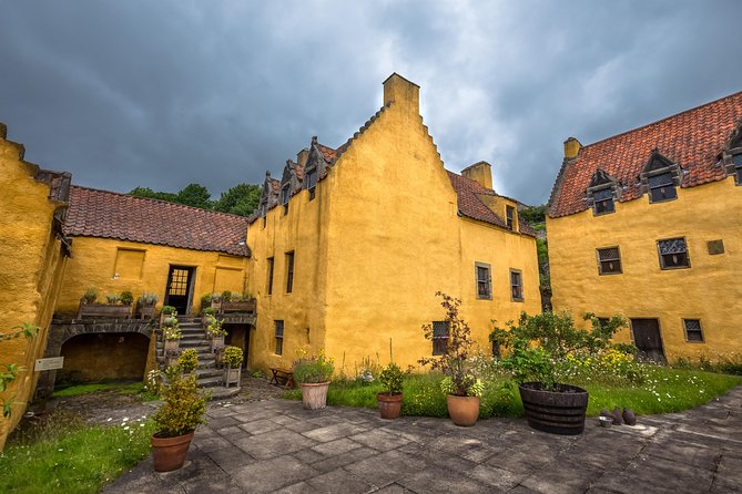 Outlander Film Locations Day Trip from Edinburgh - Falkland, the show’s 1940s Inverness