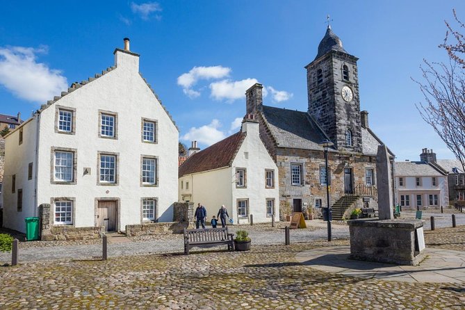Outlander Film Locations Day Trip from Edinburgh - What the guide adds between the stops