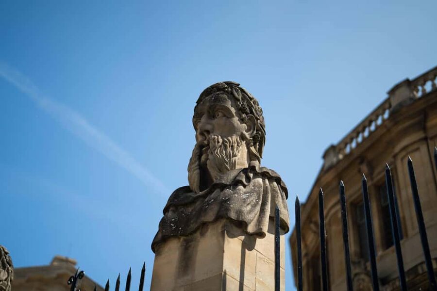 Oxford: Alumni-Led Walking Tour w/New College Entry Option - The Sheldonian Theatre and the Bridge of Sighs