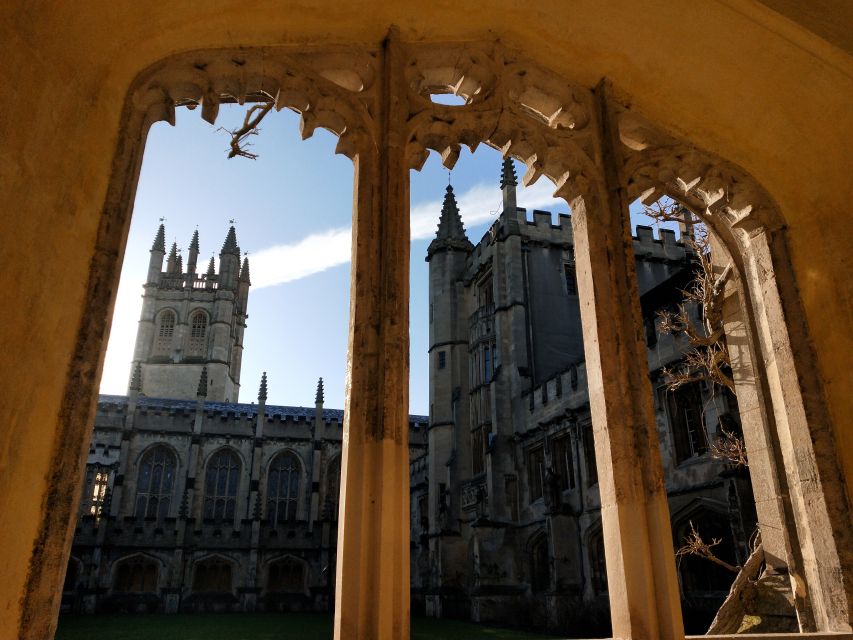 Oxford: C.S. Lewis & J.R.R. Tolkien Guided Walking Tour - The pubs, city streets, and everyday Oxford