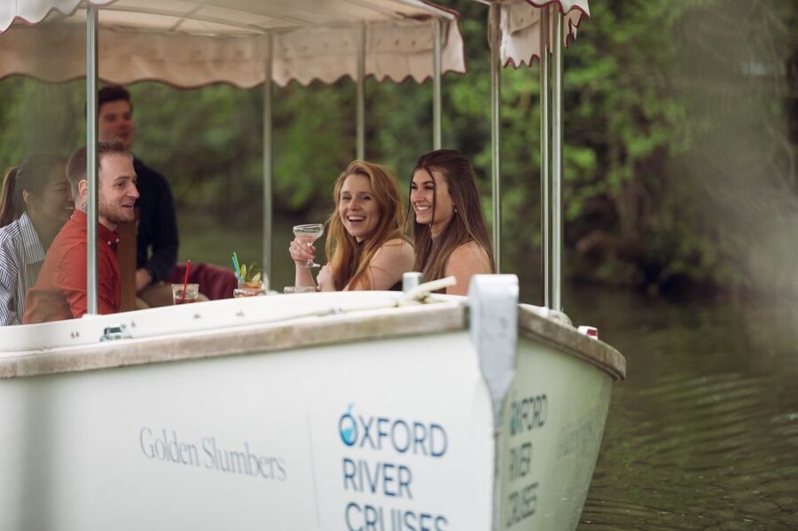 Oxford: Evening Sightseeing River Cruise with a Cocktail - Choosing the included seasonal cocktail