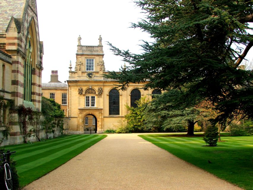 Oxford: Official University and City Walking Tour - Pubs, writers, and the Morse connection