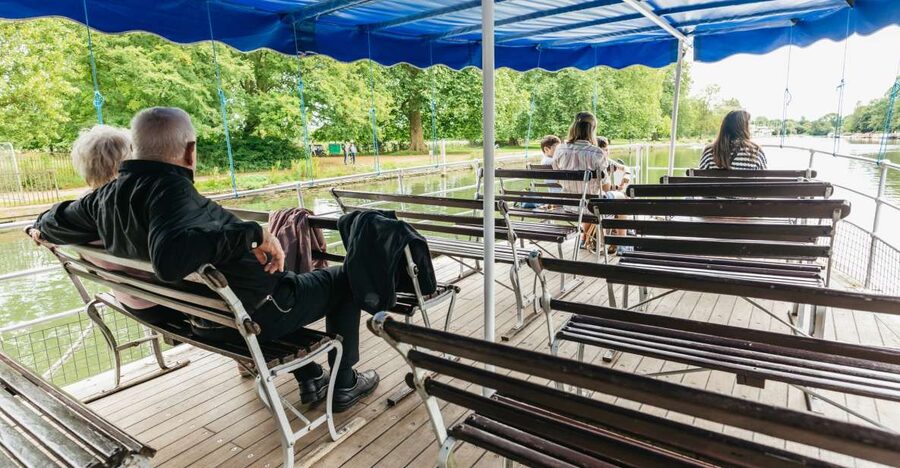 Oxford: River Thames Sightseeing Cruise - Choosing your seat for sun, rain, and photos