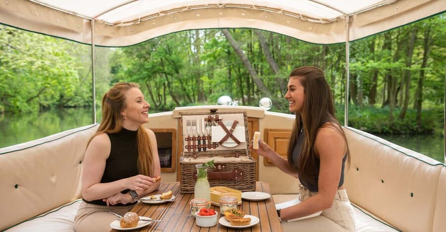 Oxford: Scenic Sightseeing Cruise with Gourmet Picnic - Osney Island, gardens, and the quieter city edge