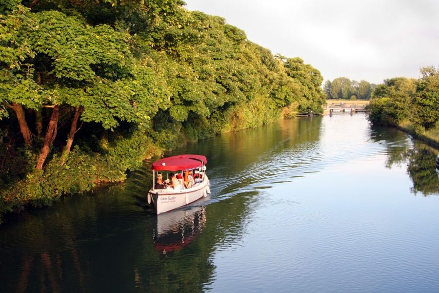 Oxford: Sightseeing River Cruise with Afternoon Tea - The University Regatta course and Oxford at play