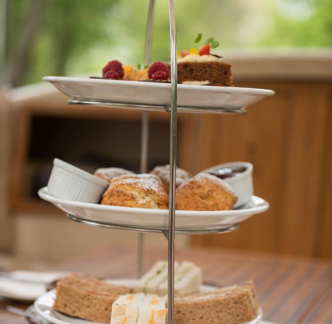 Oxford: Sightseeing River Cruise with Afternoon Tea - Christ Church Meadows and the boat houses
