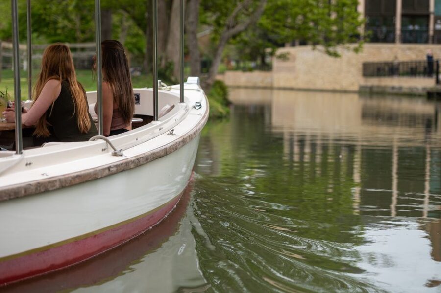 Oxford: Sightseeing River Cruise - From No. 1 Folly Bridge to the University Regatta Course