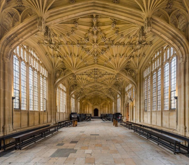 Oxford: University and City Walking Tour with Alumni Guide - Oxford stories beyond the stones