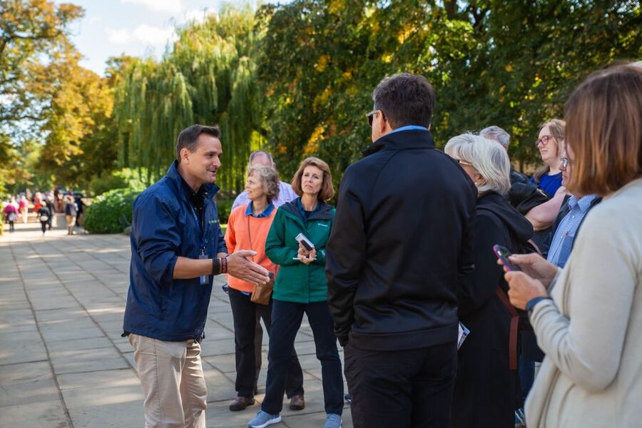 Oxford: University and City Walking Tour with Alumni Guide - Entering Oxford’s colleges and courtyards