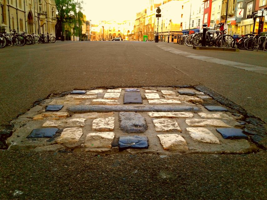 Oxford University: Guided Small Group Walking Tour - Meeting at 15 Broad Street