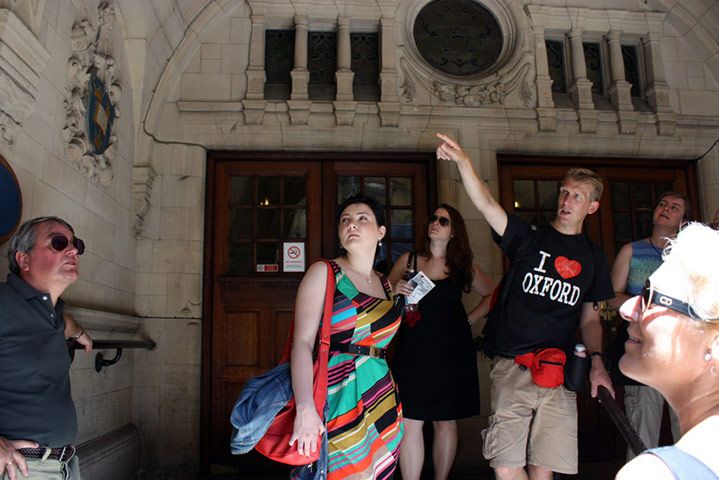 Oxford University: Guided Small Group Walking Tour - Student life, famous names, and Oxford stories