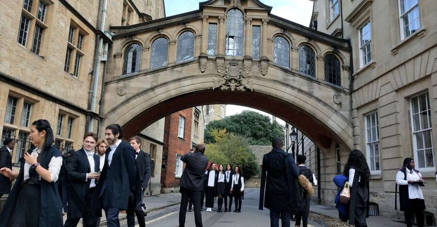 Oxford: University Tour for Prospective Students - The guides: personal experience matters here