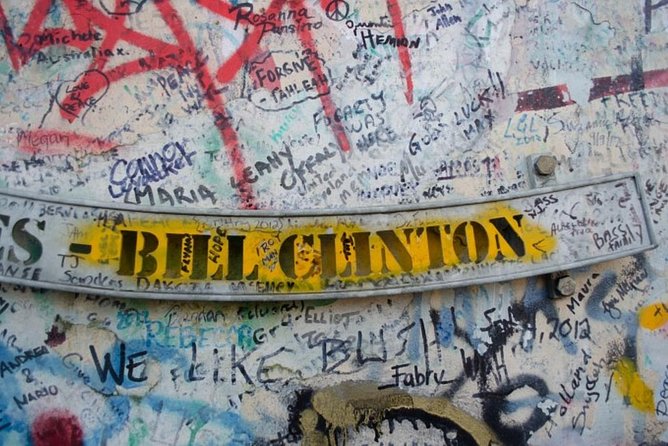 Political Taxi Tour Belfast (1-7 People) - The Peace Wall and its handwritten names