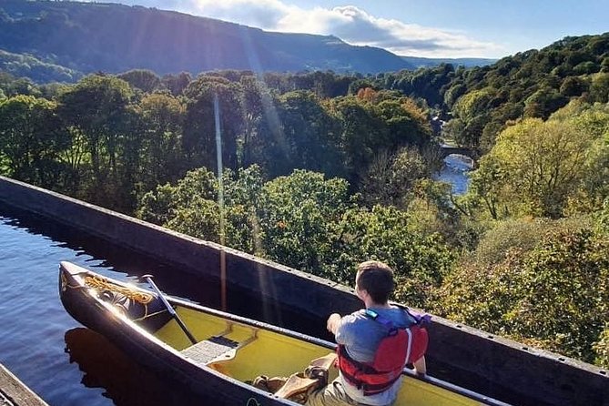 Pontcysyllte Aqueduct Canoe Tours in Llangollen - Paddling onto the Pontcysyllte Aqueduct