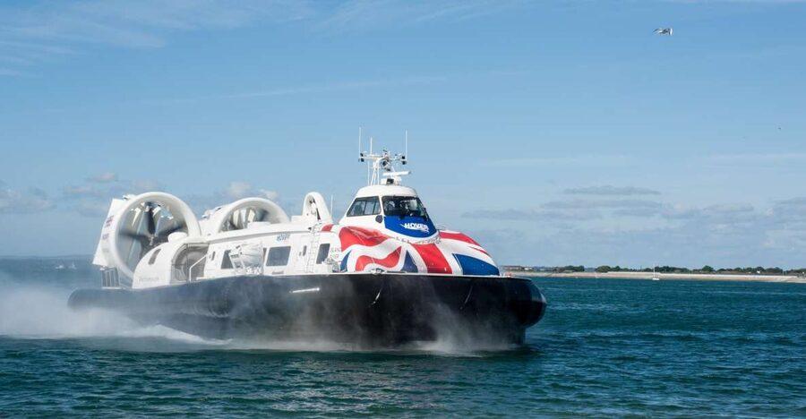 Portsmouth: Hovercraft Flight to the Isle of Wight - Staff, boarding, and accessibility